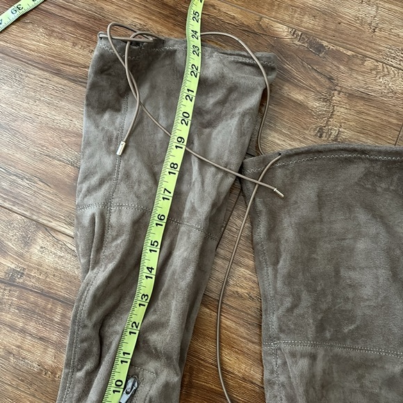 Over the knee boots - Picture 2 of 3